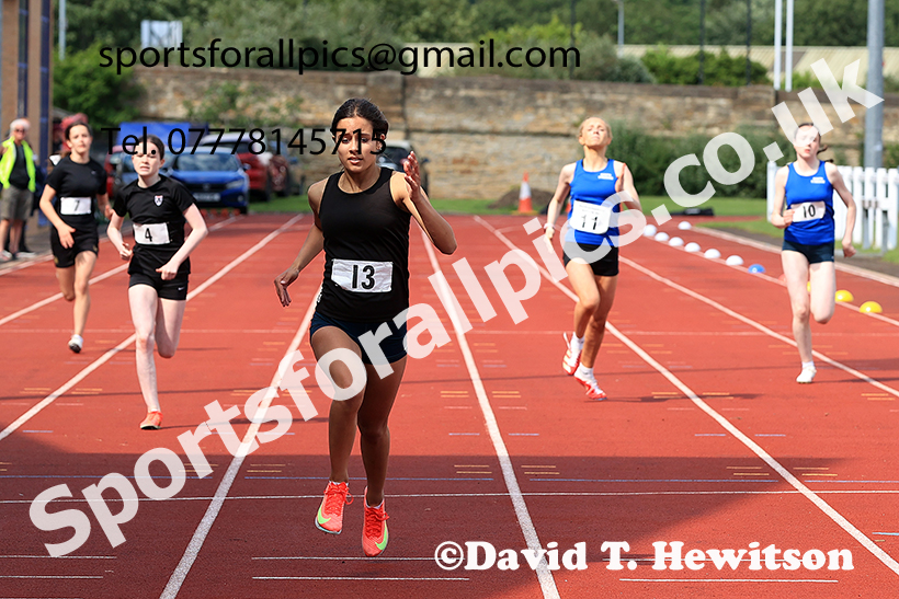 Girls 200 metres, 2025 Northumberland Schools Track and Fields, Wentworth, Hexham. Photo: David T. Hewitson/Sports for All Pics